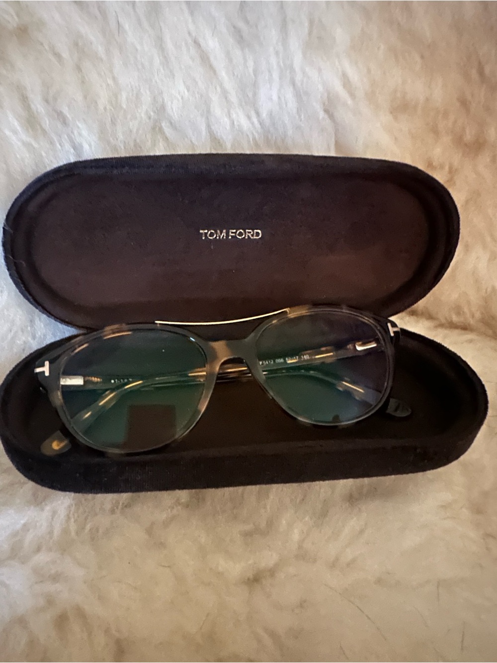 Tom Ford woman’s Green Gradient Aviator Sunglasses with Dark Frame